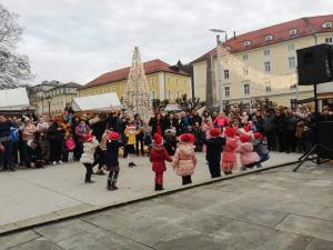 48281724_10156862898704634_1347789818708361216_n