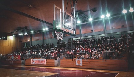 Tribuna_f4PL